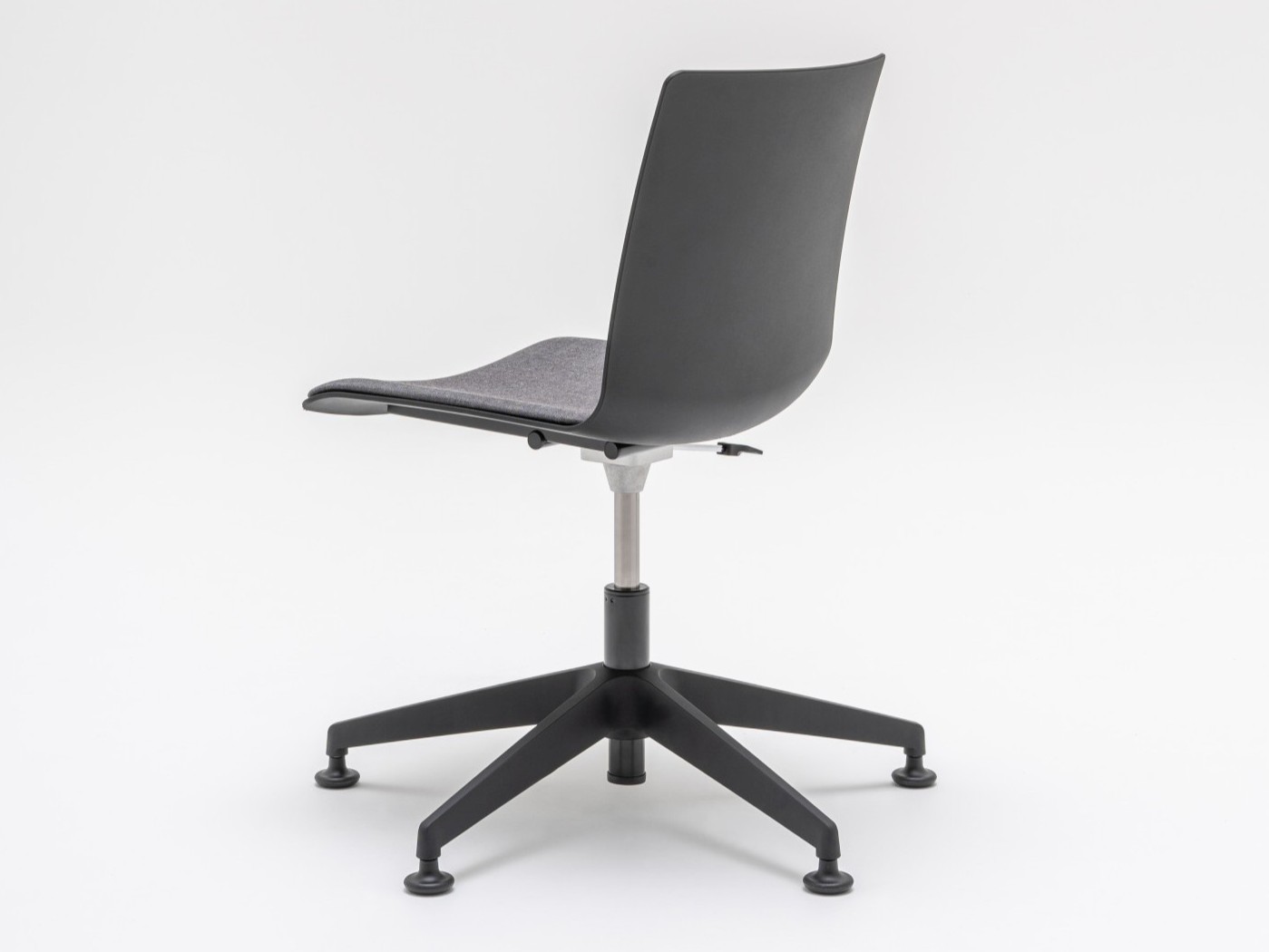 CityOffice_Apmekletaju_Kresli_Shila_Modeli