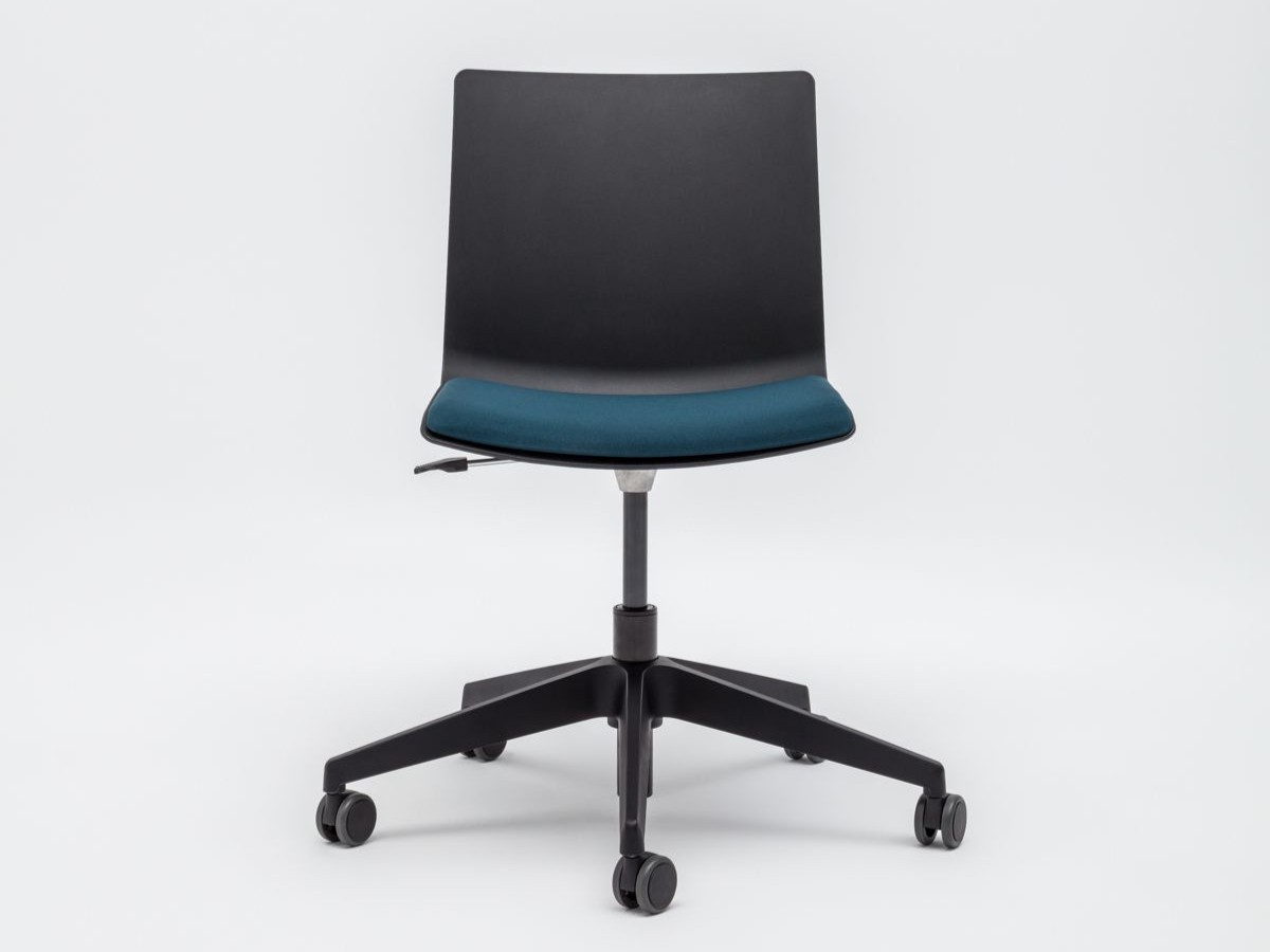 CityOffice_Apmekletaju_Kresli_Shila_Modeli