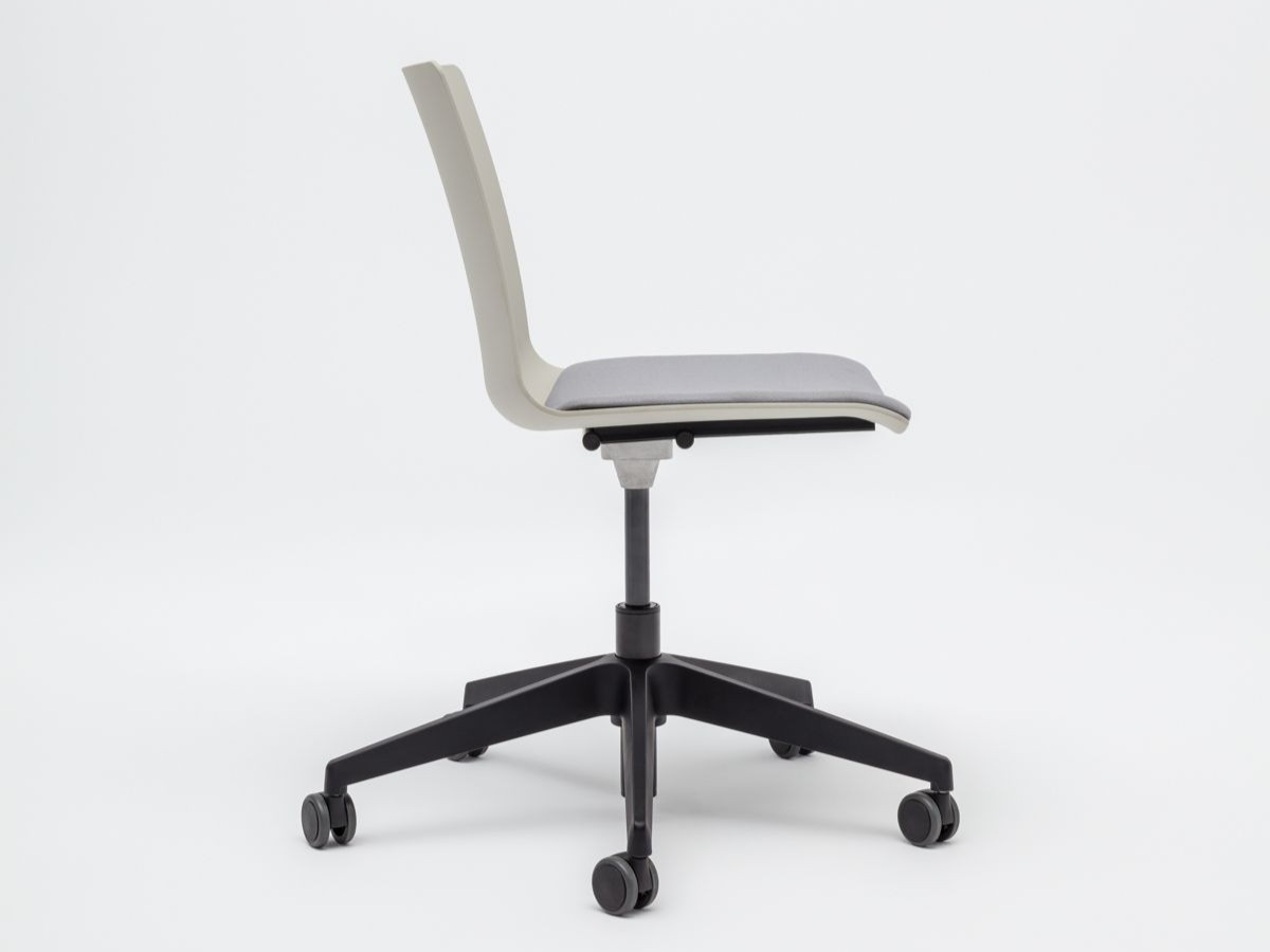 CityOffice_Apmekletaju_Kresli_Shila_Modeli