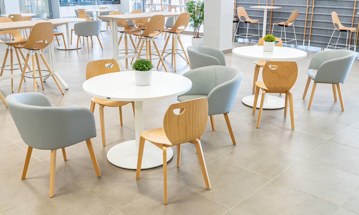 CityOffice_Naudu_Kresli_Divani